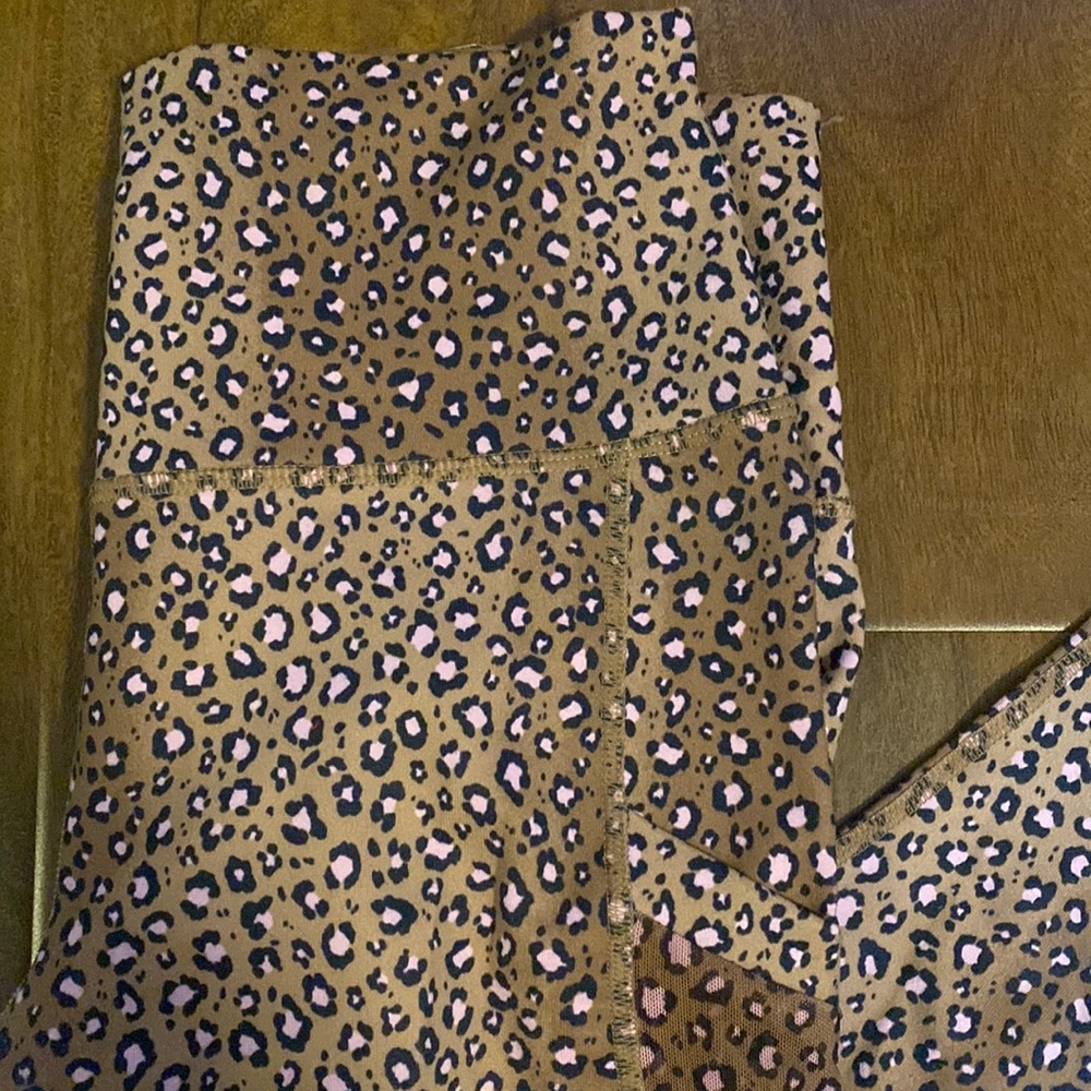 Fabletics Pink Cheetah Print Xs Short - image 3